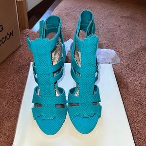 Women’s-Rachel Roy turquoise gladiator type sandal
